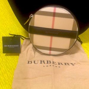 Burberry Classic Coin Purse Zip Around New With Tag & Linen Dust Bag